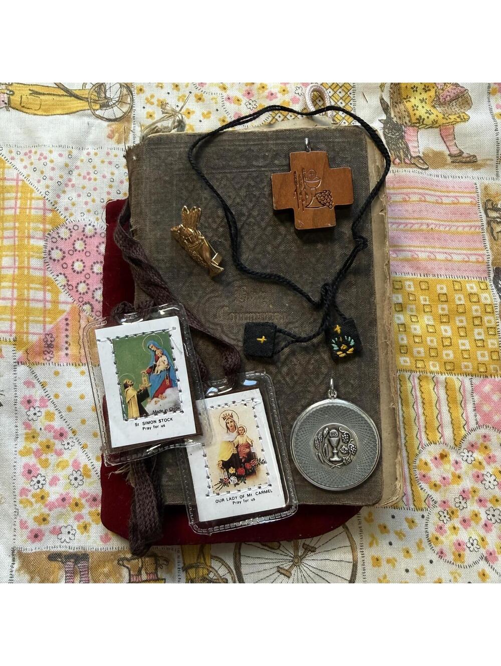 Vintage Catholic Communion Eucharist Lot: Pendants, Scapular, Book (1882), Pouch